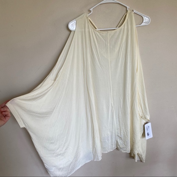 5/$25 🚨LAST CHANCE🚨 Poncho like shirt - Picture 3 of 6